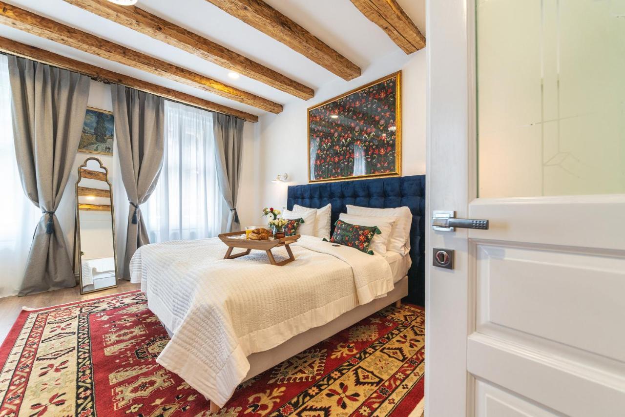 Nikolas Haus Braşov Buitenkant foto